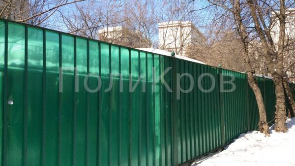 Зелёный забор из поликарбоната